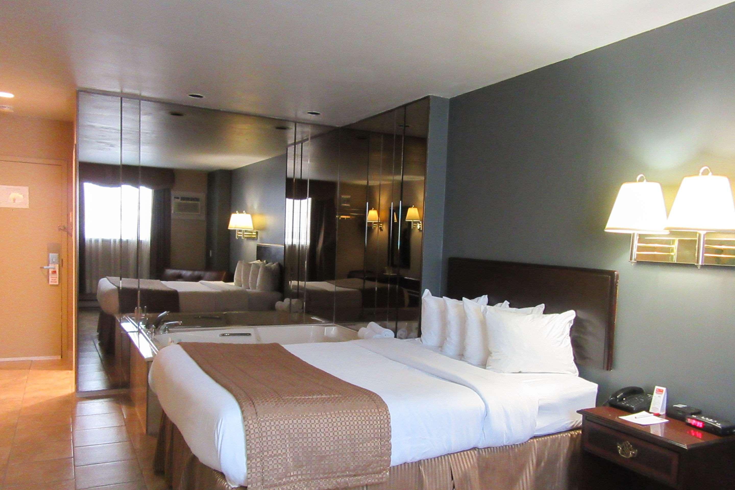 Econo Lodge Brossard Kültér fotó