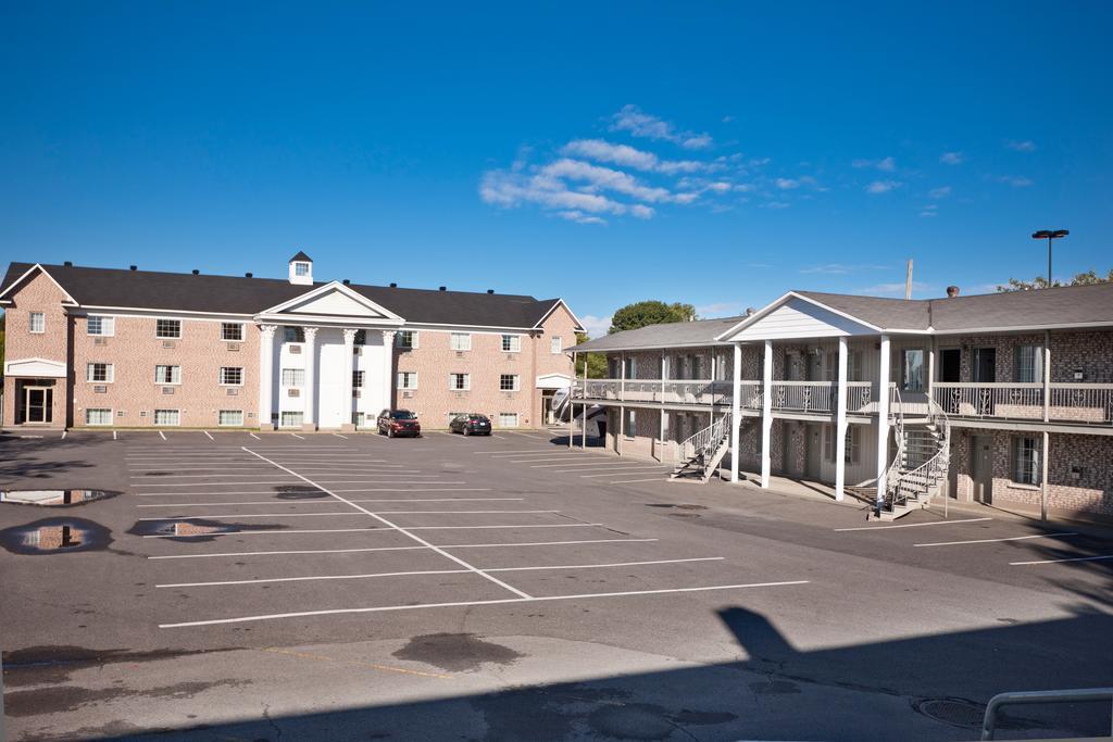 Econo Lodge Brossard Kültér fotó