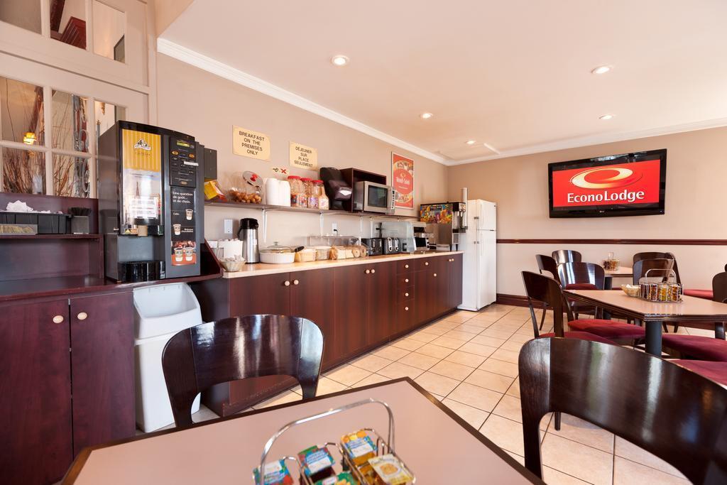 Econo Lodge Brossard Kültér fotó