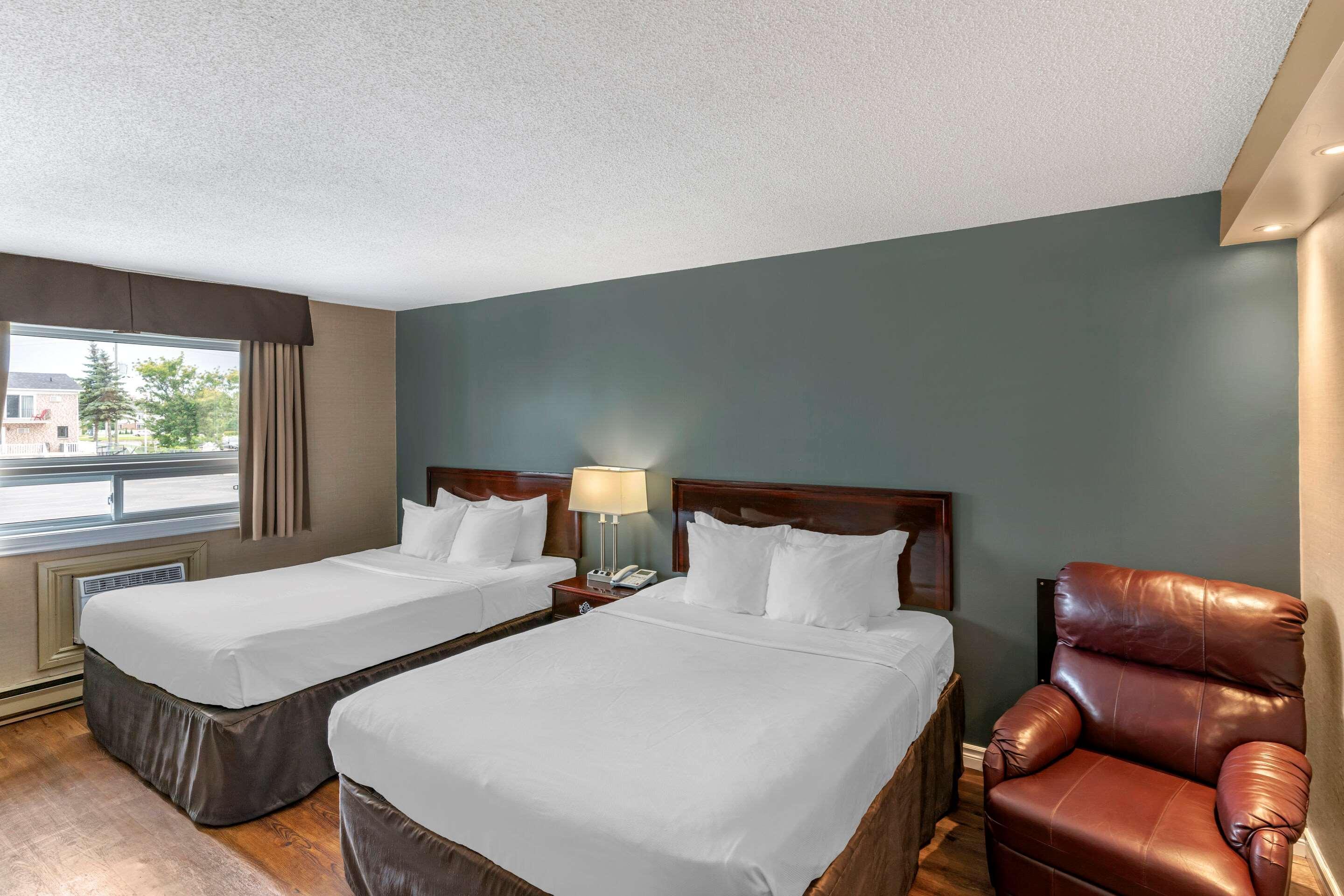 Econo Lodge Brossard Kültér fotó