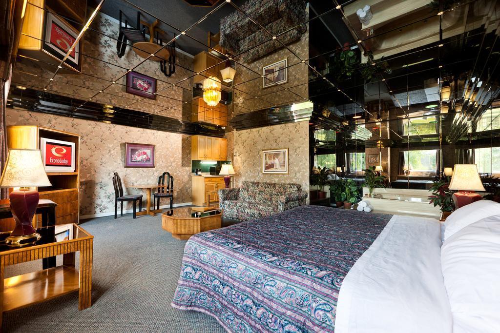 Econo Lodge Brossard Kültér fotó