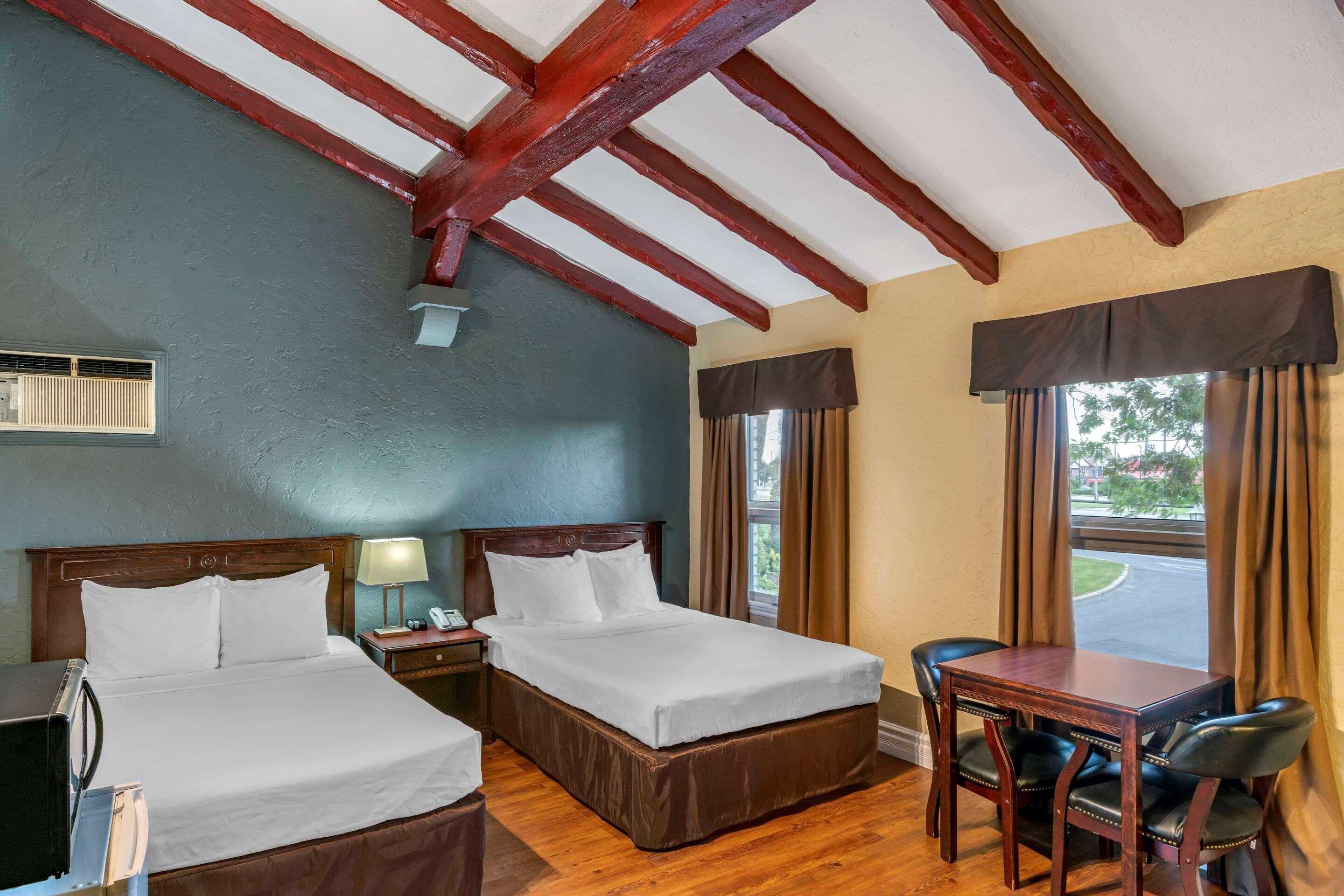 Econo Lodge Brossard Kültér fotó
